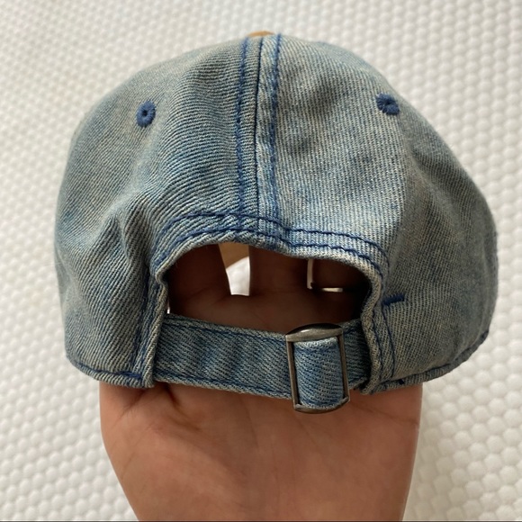 Friends hat - Picture 2 of 5